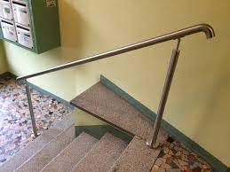 Main courante tube sur poteaux