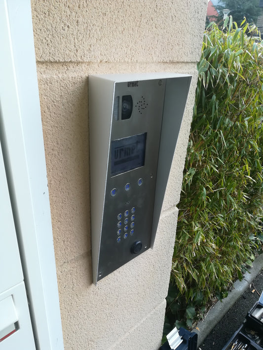 Visière protection platine interphone digicode